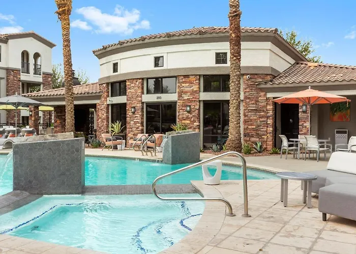 Cozysuites By The Stadium With Pool 01 *