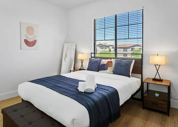 Apartment Cozysuites By The Stadium With Pool 01 *