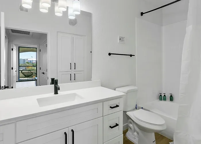 Cozysuites By The Stadium With Pool 01 Apartment