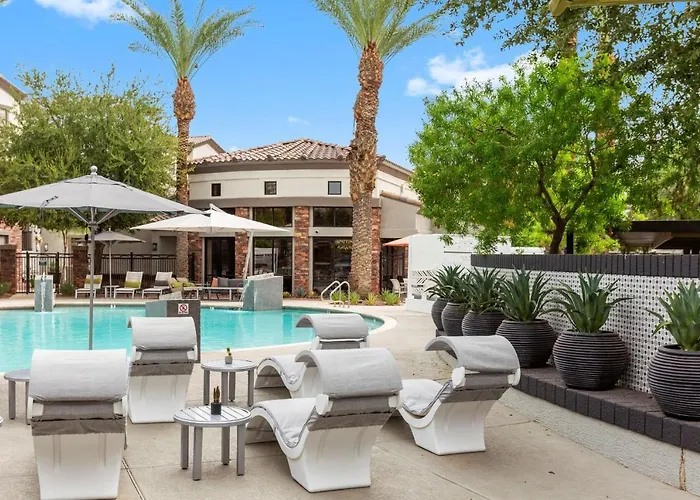 Cozysuites By The Stadium With Pool 01
