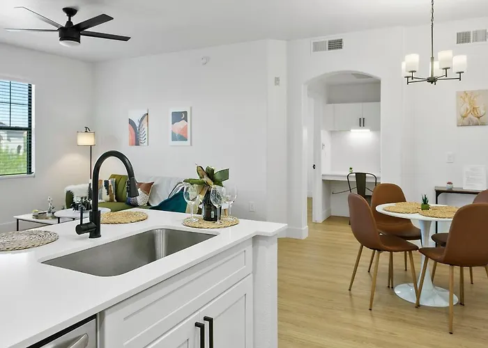 Apartment Cozysuites By The Stadium With Pool 01 *