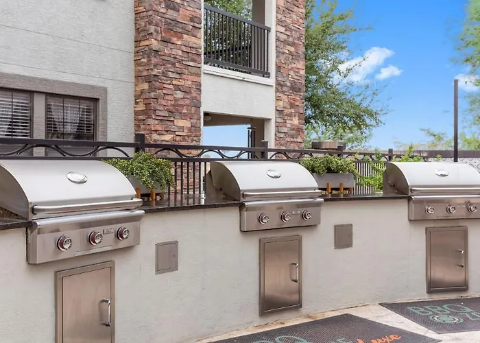 Apartment Cozysuites By The Stadium With Pool 01 *