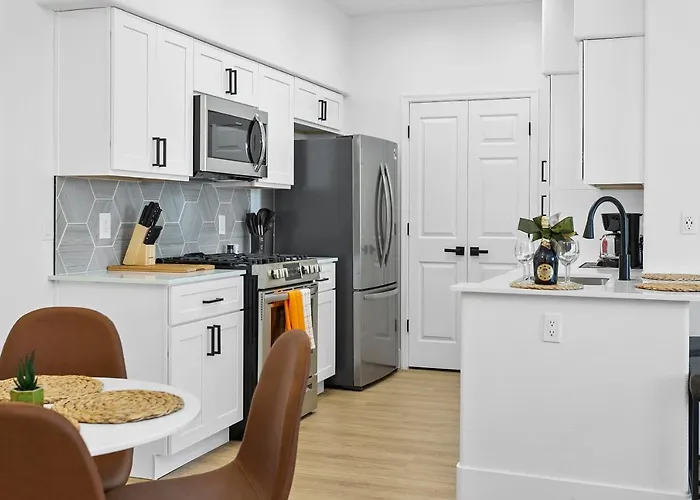Cozysuites By The Stadium With Pool 01 Apartment Glendale